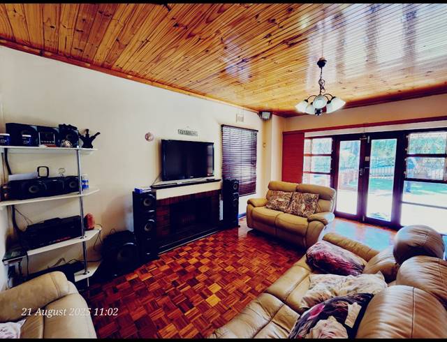 7 BEDROOM FREESTANDING FOR SALE IN HAYFIELDS